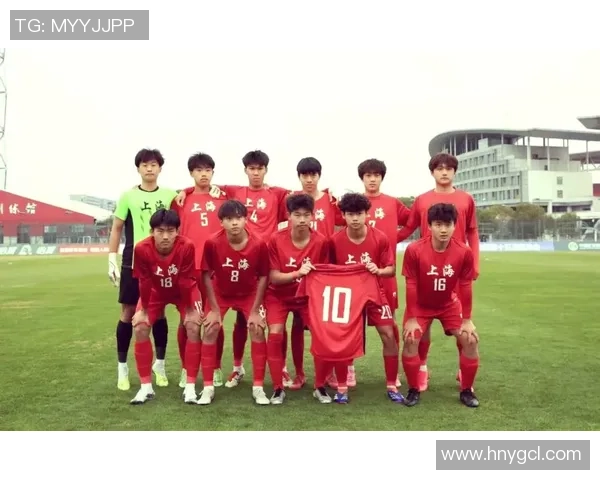 上海足球队在杯赛积分榜上以70分稳居第一名展现强劲实力 上海足球队在杯赛积分榜上以70分稳居第一名展现强劲实力