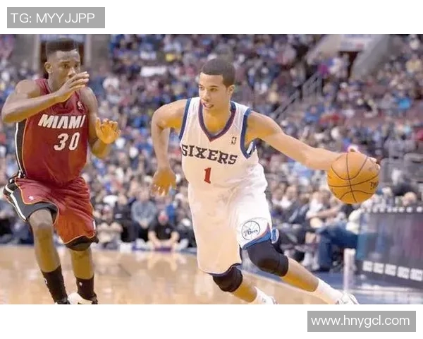 足球巨星跨界挑战拳击赛场展现全新竞技魅力与运动精神 足球巨星跨界挑战拳击赛场展现全新竞技魅力与运动精神