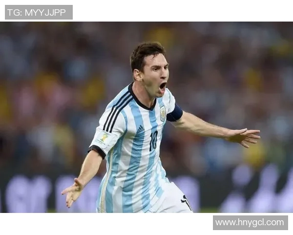 足球明星骑行探险，享受自然与运动的完美结合，释放压力与激情