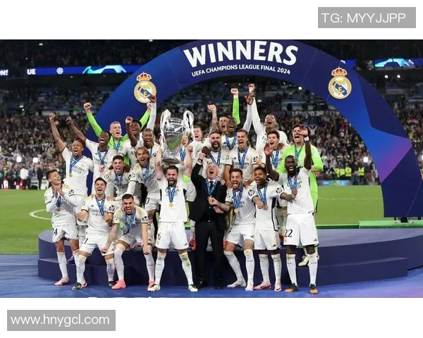 布字在名的足球巨星们的辉煌历程与成就解析